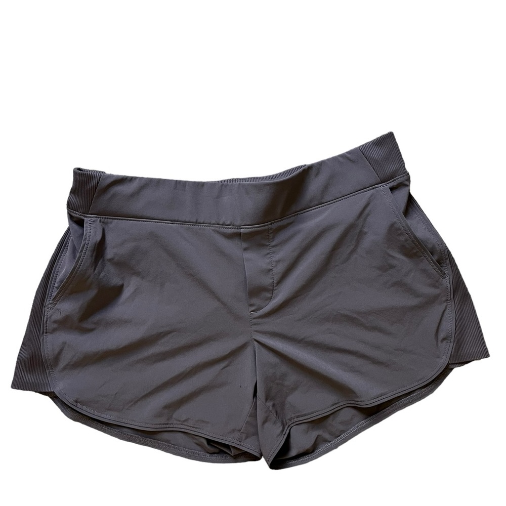 Athleta Flat Front Athletic Shorts Women's 10 Gray Stretchy Pockets Lightweight✅